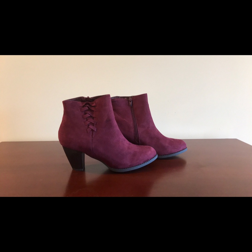 Booties... never been worn!👍